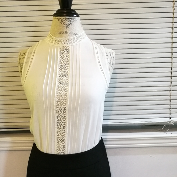 NWOT Sheer Lace Sleeveless Blouse Size S - Picture 2 of 9